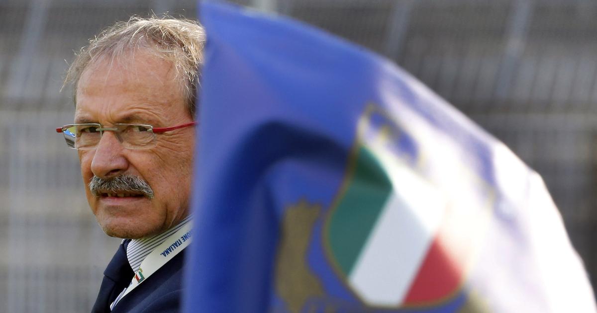 Italy's coach Jacques Brunel looks on before their international rugby test match against Samoa in Ascoli Piceno November 8, 2014. REUTERS/Giampiero Sposito (ITALY - Tags: SPORT RUGBY) - RTR4DD2X
