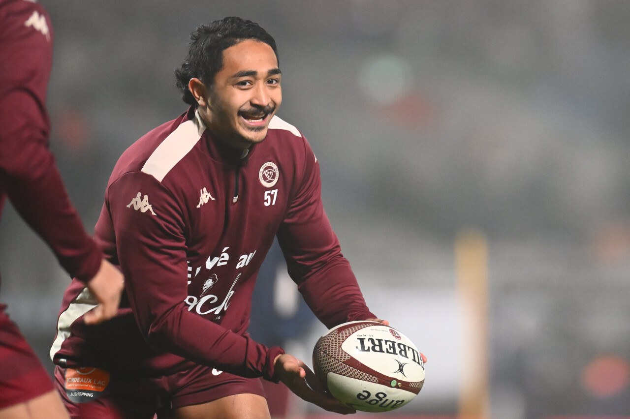 Yoram Moefana : “Pour moi c’est assez logique d’aider quelqu’un qui vient d’arriver parce qu’il peut avoir des difficultés à comprendre le plan de jeu”