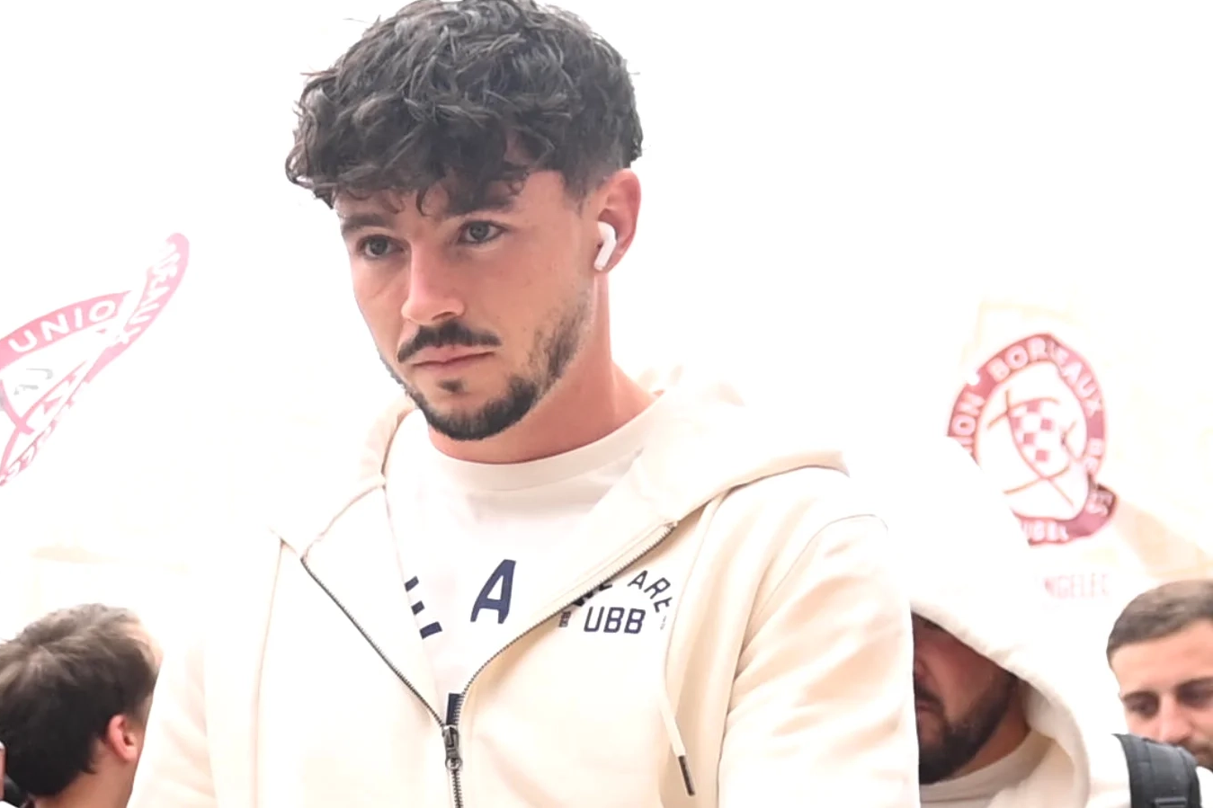Olivier Reus : “Ce qu’Hugo ne dit pas, c’est qu’officiellement, il aurait pu être OK pour jouer le week-end prochain. C’est le staff qui a décidé de ne prendre aucun risque avec la santé du joueur”